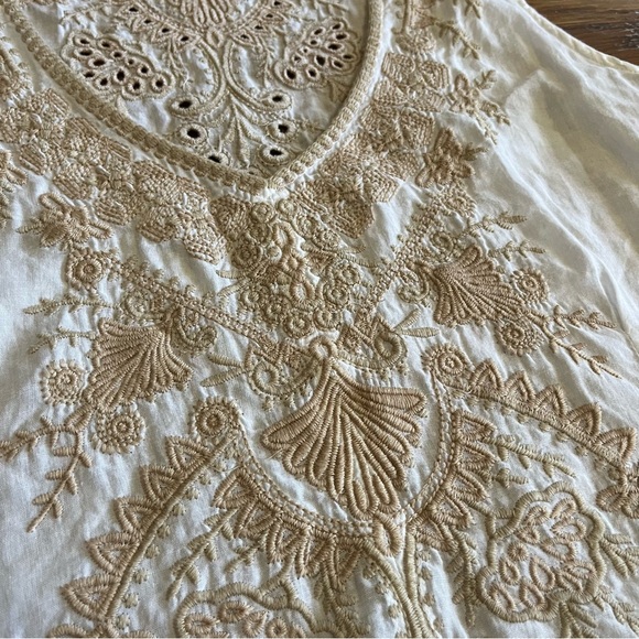 Johnny Was workshop top M embroidered neutral lightweight boho - Picture 2 of 6